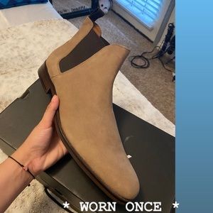 Im selling men booties.